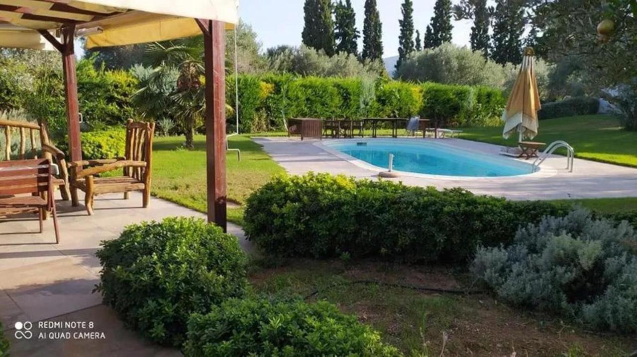 Luxurious 6 Bedroom Villa In A Great Location Chalkís Exterior foto
