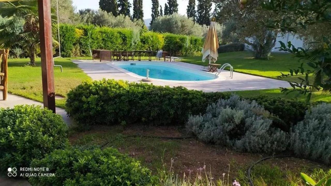 Luxurious 6 Bedroom Villa In A Great Location Chalkís Exterior foto