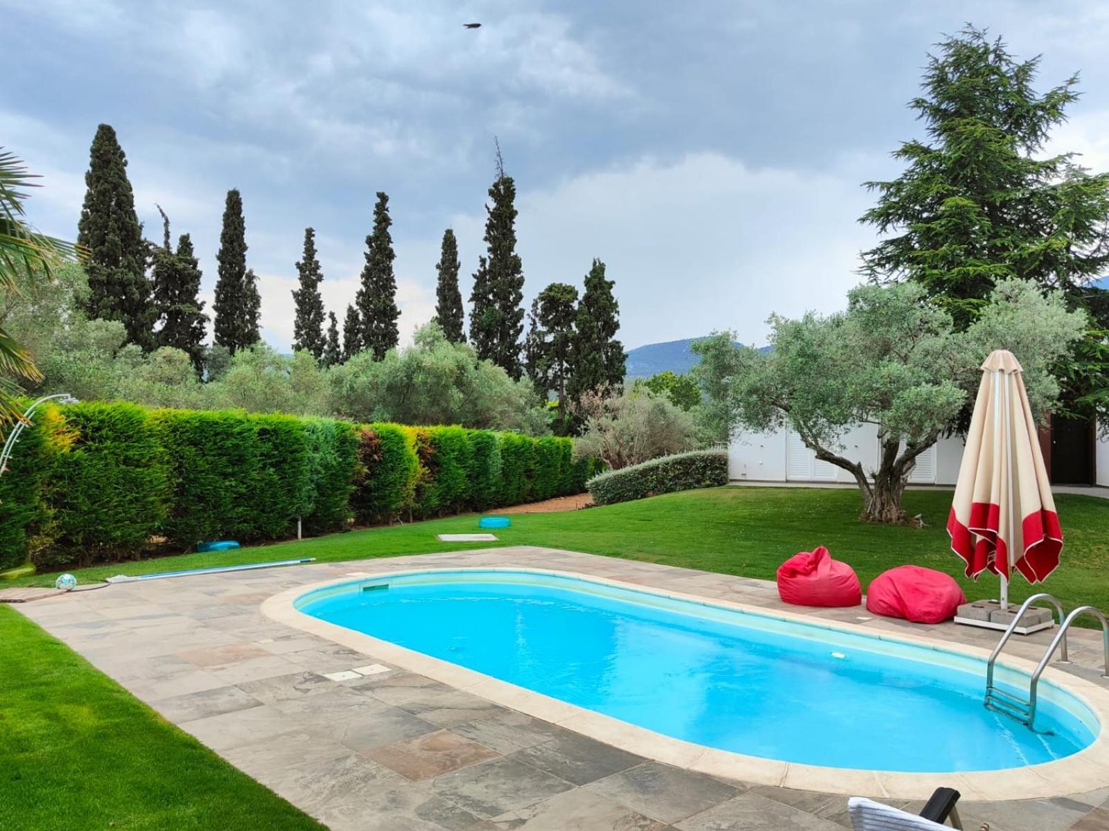 Luxurious 6 Bedroom Villa In A Great Location Chalkís Exterior foto